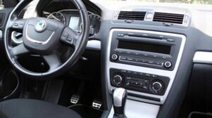 RAMKA DO RADIA NAVI 10 CALI SKODA FABIA II 2007-14