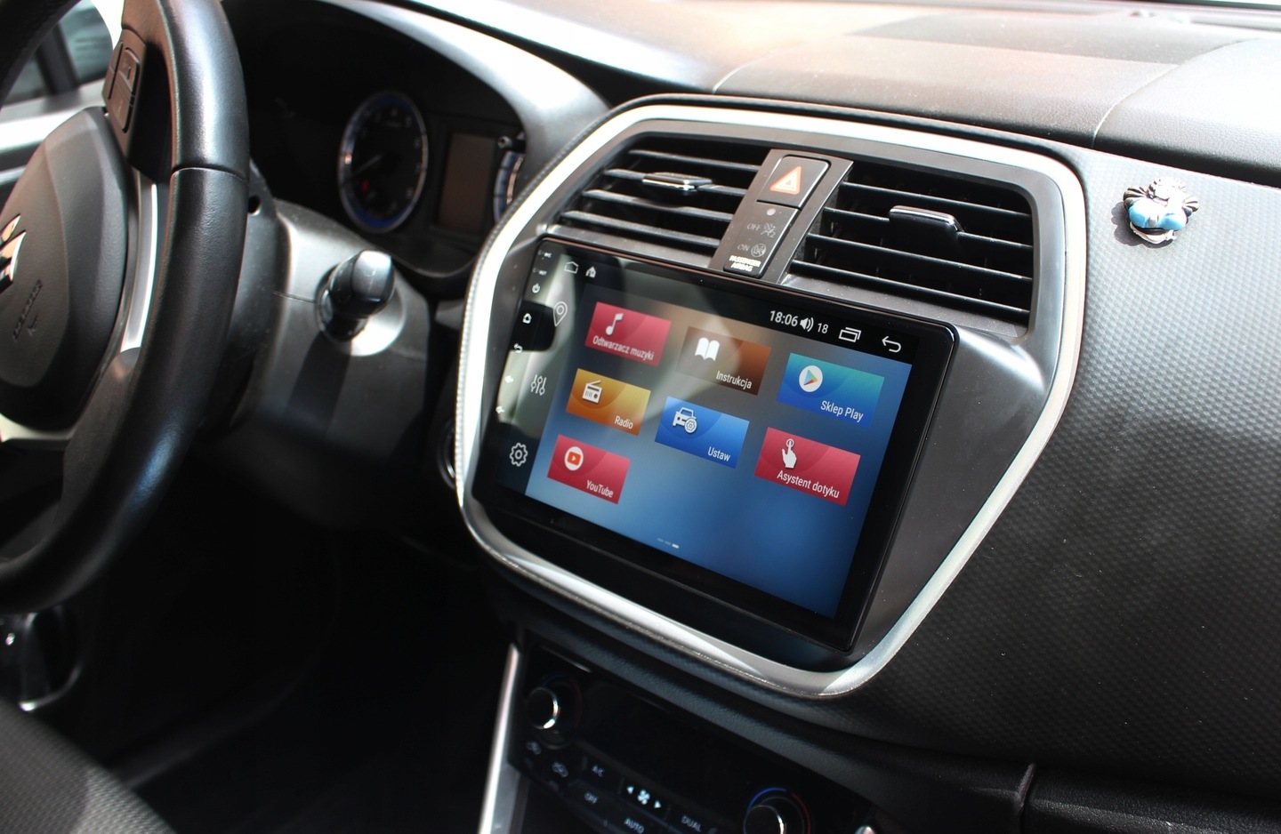 Radionawigacja Android zamontowana w Suzuki SX4 S-Cross 2013+